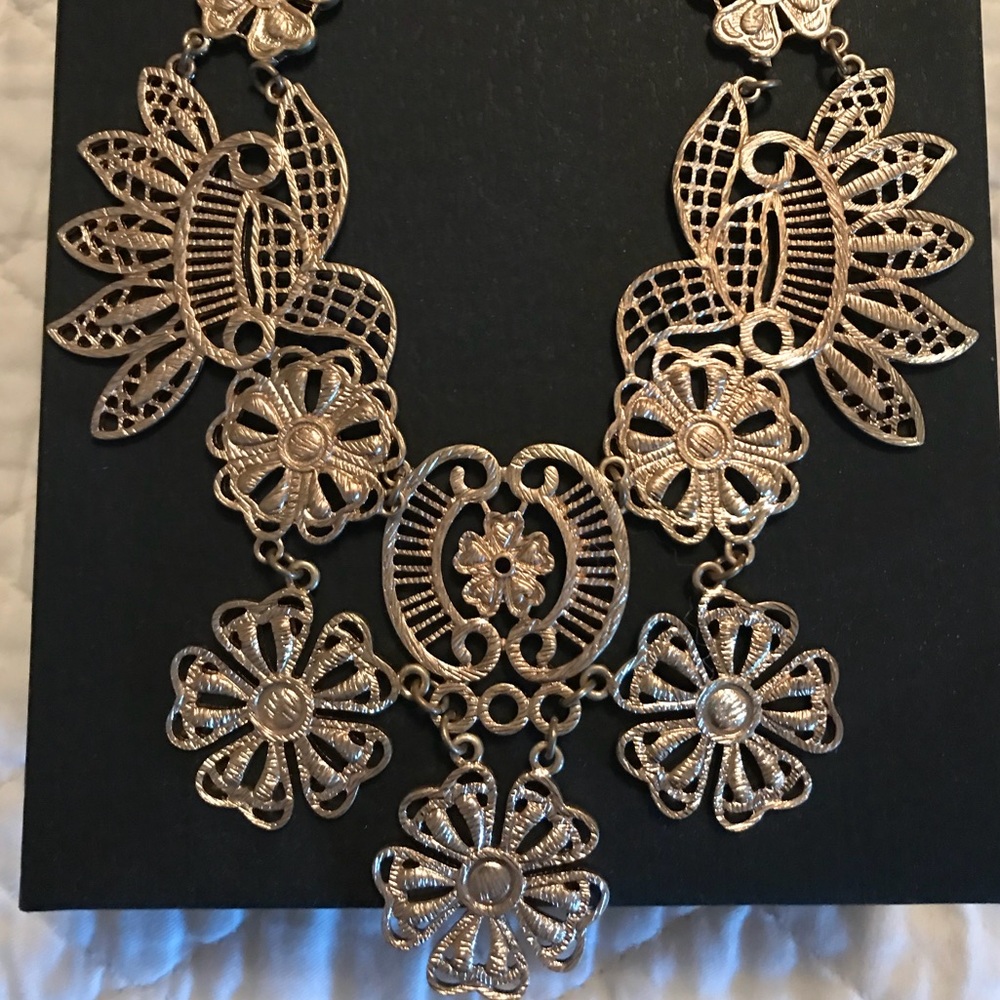 Stunning Statement Necklace - image 1